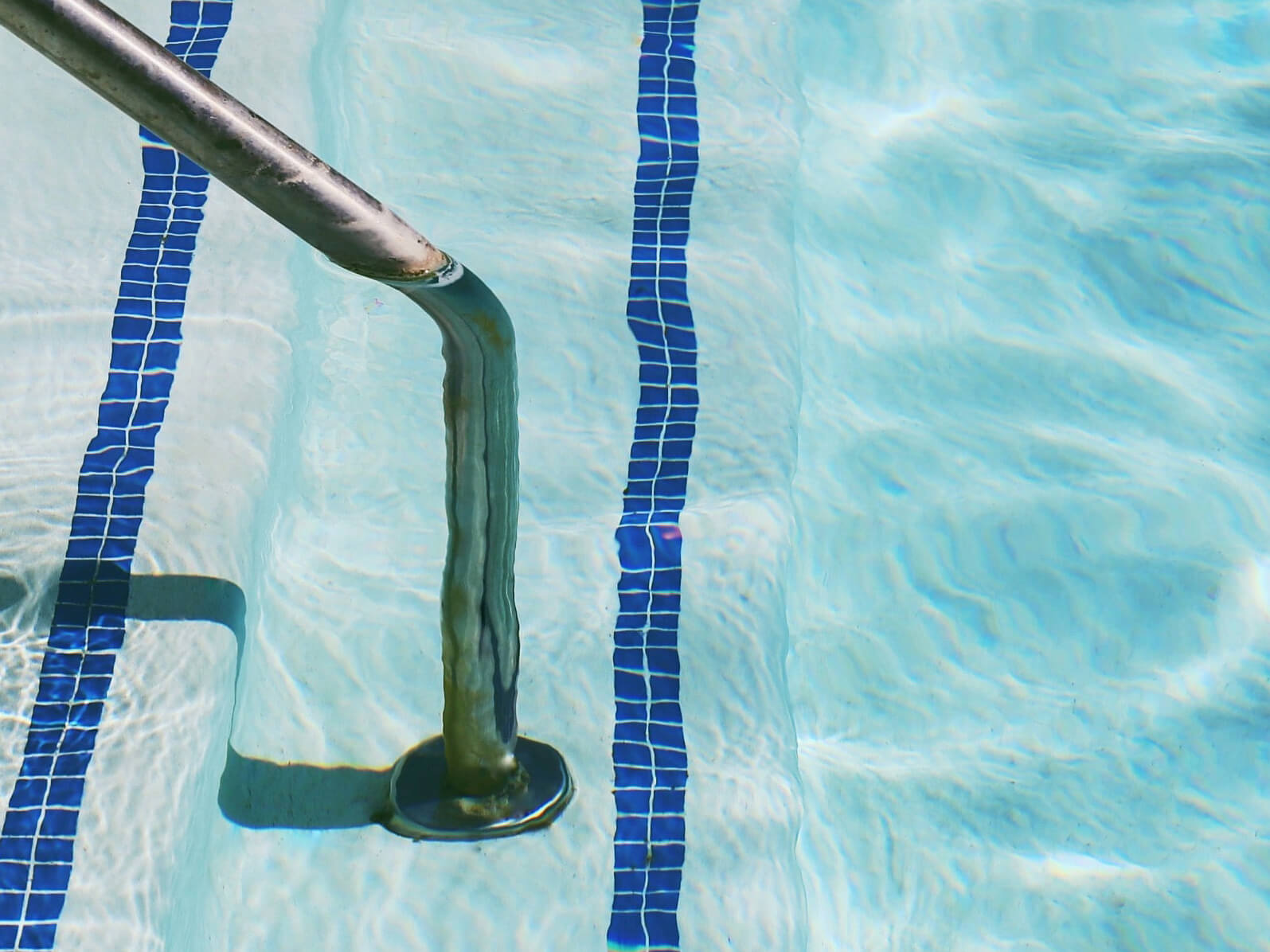 Come conservare l’acqua della piscina: consigli pratici per evitare sprechi